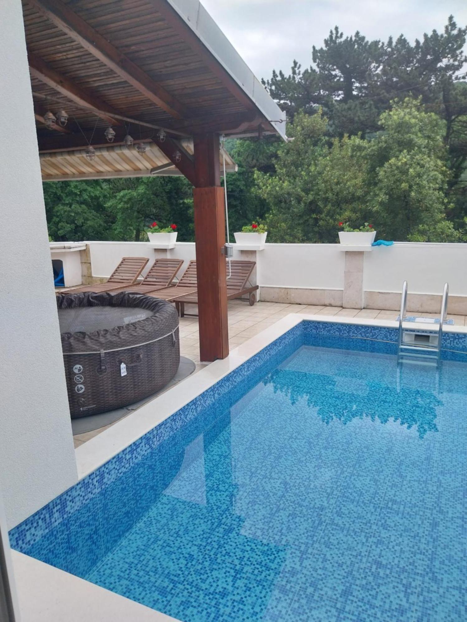Vila Brig 108 - Private Swimming Pool And Jacuzzi Fiume Esterno foto